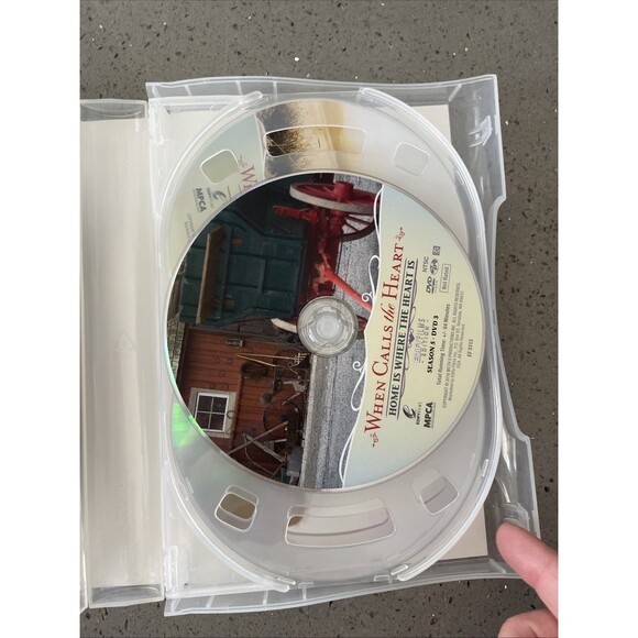 When Calls the Heart: Complete Season 5 Collectors Edition DVD READ!!! - Picture 6 of 9